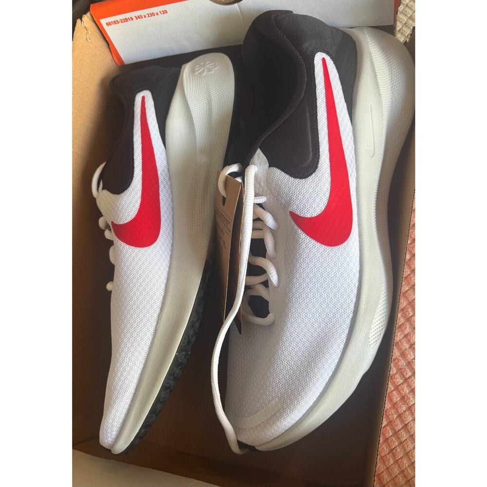 Nike Revolution 7 Men's 11.5 White Fire Red Black FB2207-102 New Half Box